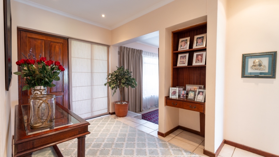 5 Bedroom Property for Sale in Uniepark Western Cape